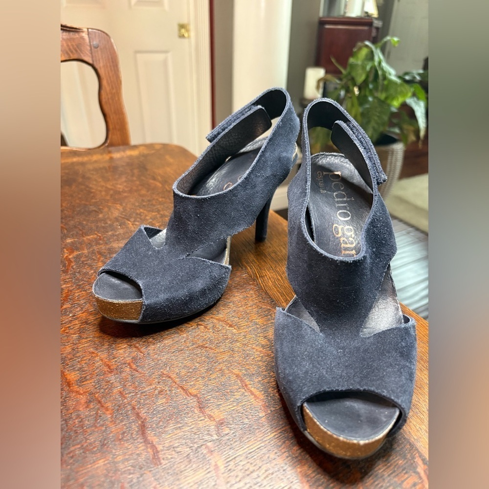 Pedro Garcia Luna Navy Suede Cut Out Peep Toe Platform Heels. Size 36.5